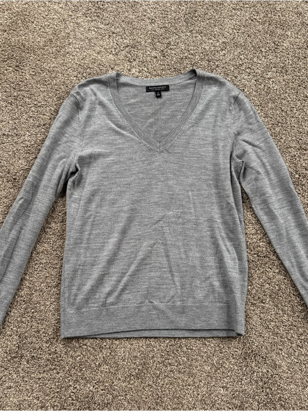 Banana Republic Women’s Small Gray V-Neck 100% Merino Wool Lightweight Sweater